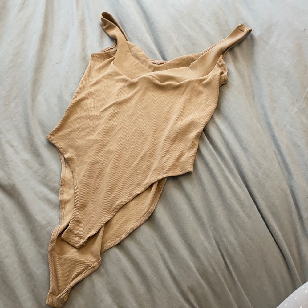 🐌Tan Tank Bodysuit H&M 🐌